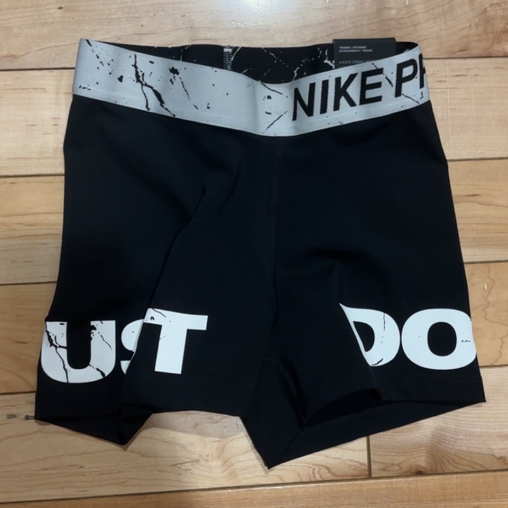 NIKE PRO TIGHT FIT SHORTS
